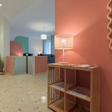 Atelier River Charm Near Adige, Center & Game דירה