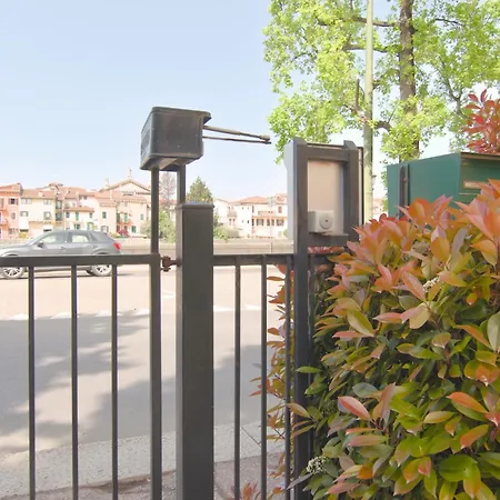 Atelier River Charm Near Adige, Center & Game דירה ורונה